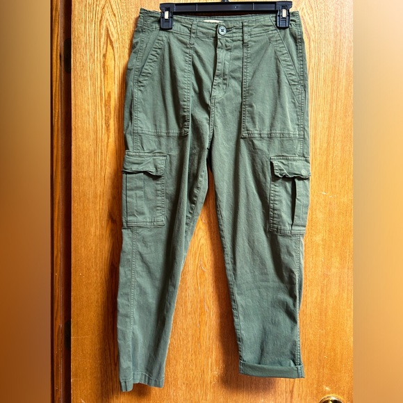 Size 6/26 slim fit cargos - Picture 1 of 2